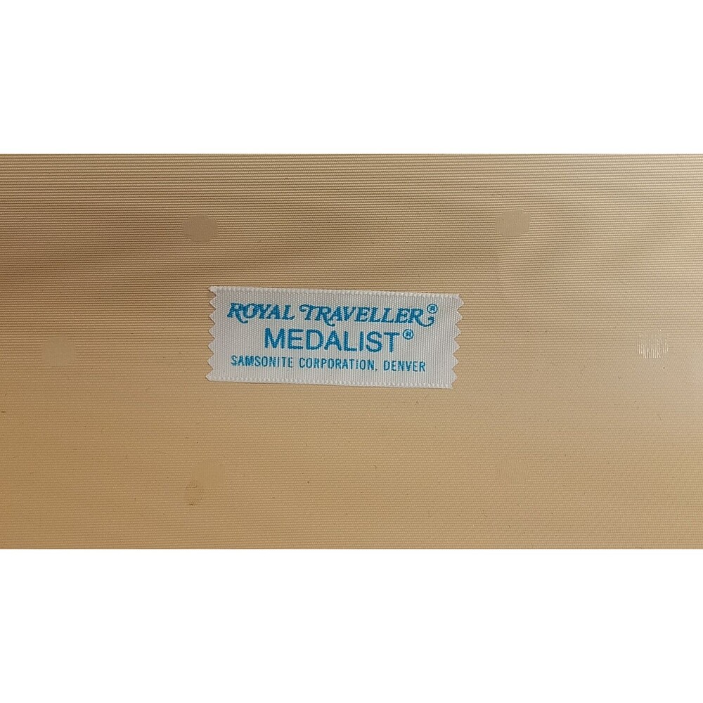 Vintage Samsonite Royal Traveller Red Train Case - Picture 8 of 8